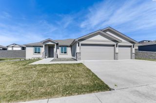 6150 W 30th Pl, Kennewick, WA 99338