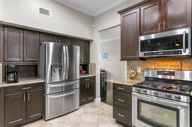 10121 KINGSBRIDGE AVENUE, Tampa, FL 33626