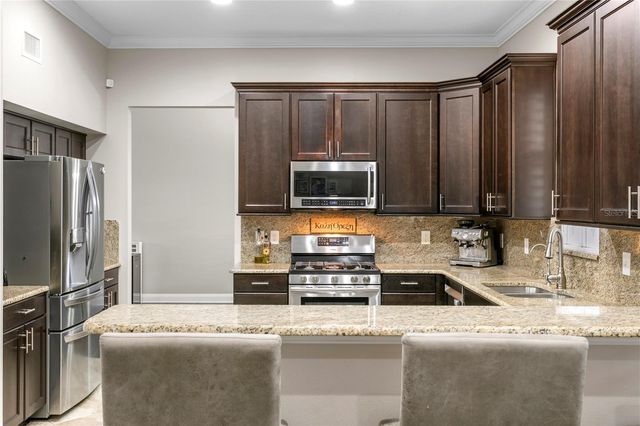 10121 KINGSBRIDGE AVENUE, Tampa, FL 33626