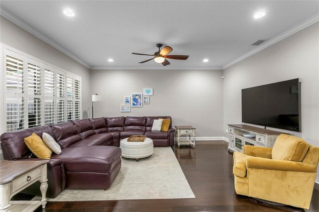 10121 KINGSBRIDGE AVENUE, Tampa, FL 33626