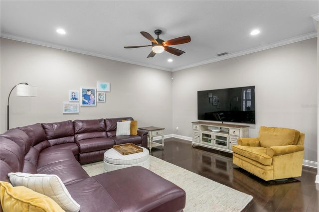 10121 KINGSBRIDGE AVENUE, Tampa, FL 33626