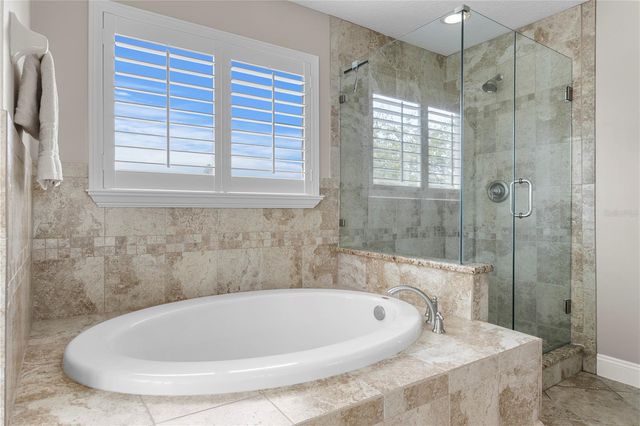 10121 KINGSBRIDGE AVENUE, Tampa, FL 33626