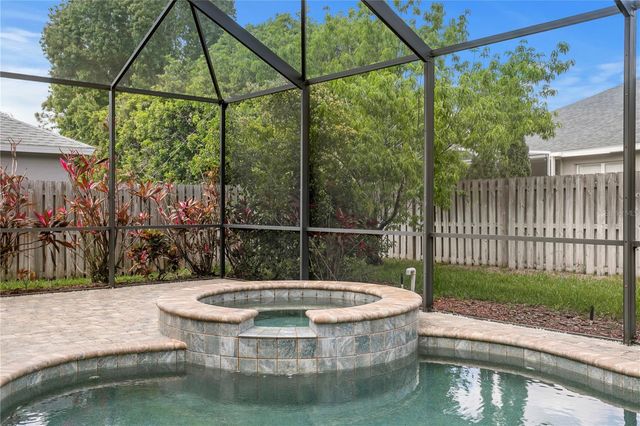 10121 KINGSBRIDGE AVENUE, Tampa, FL 33626