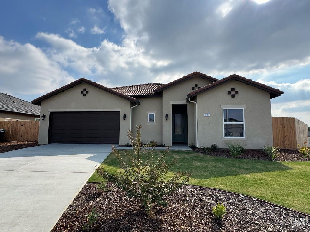 11215 Alcazar Avenue, Bakersfield, CA 93311