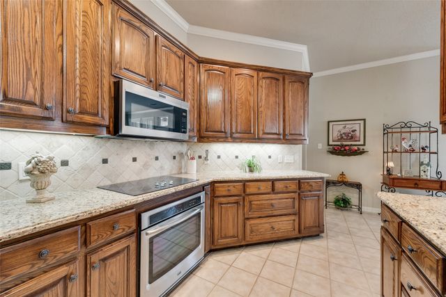 212 Park Meadows Drive, Euless, TX 76039