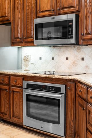 212 Park Meadows Drive, Euless, TX 76039