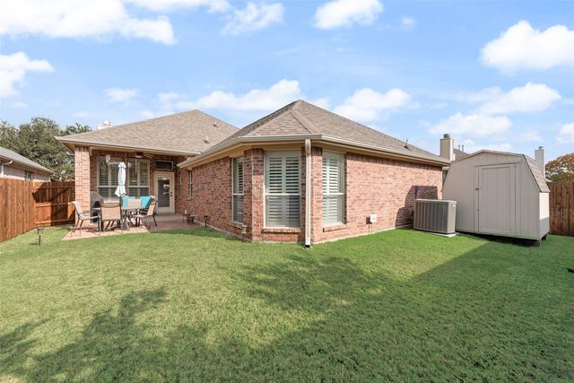 212 Park Meadows Drive, Euless, TX 76039