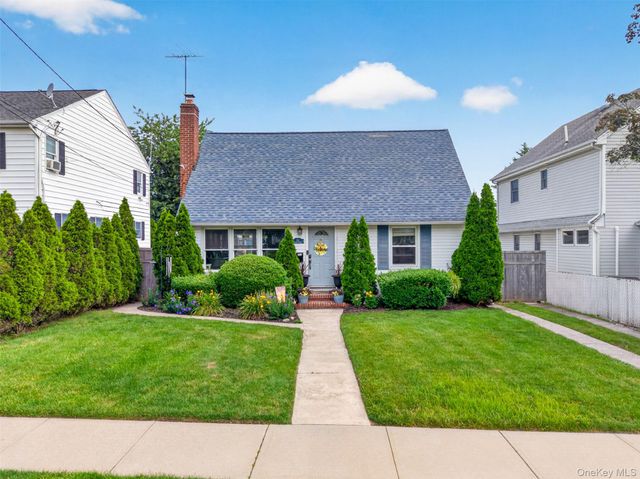 131 Dorset Avenue, Albertson, NY 11507