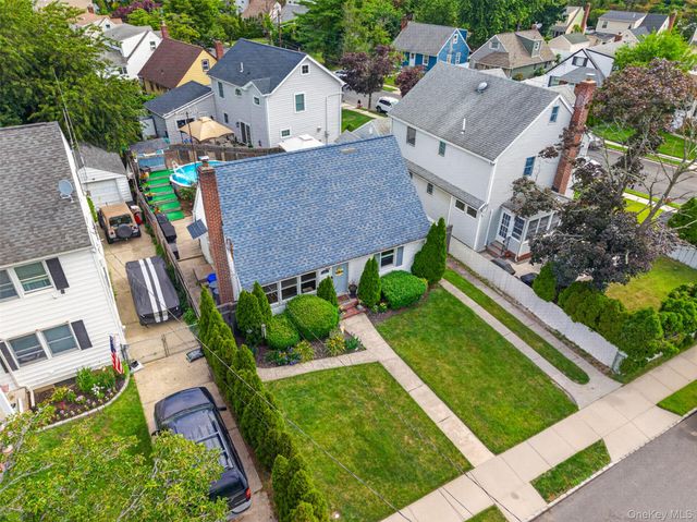 131 Dorset Avenue, Albertson, NY 11507