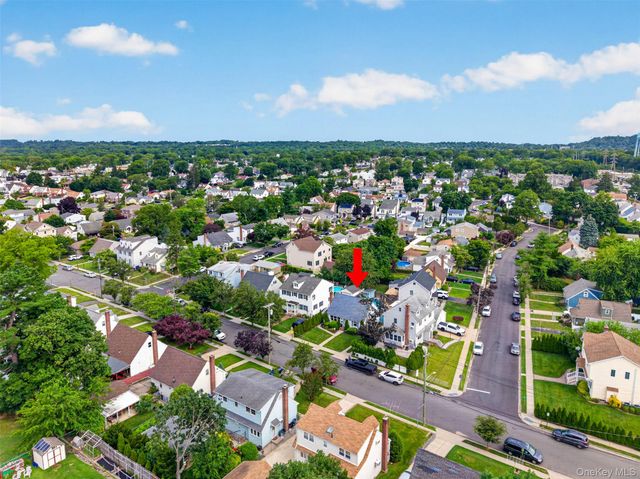 131 Dorset Avenue, Albertson, NY 11507