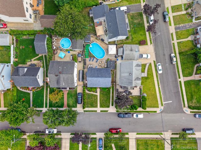 131 Dorset Avenue, Albertson, NY 11507