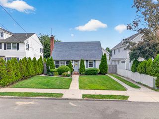 131 Dorset Avenue, Albertson, NY 11507