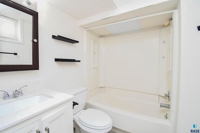 408 S Lyndale Ave Avenue, Sioux Falls, SD 57104