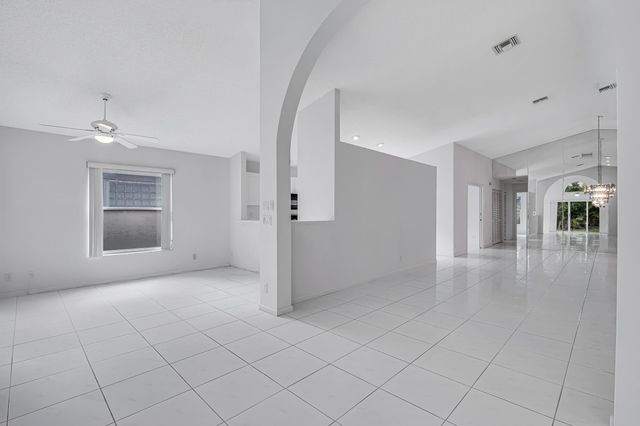 9758 Harbour Lake Circle, Boynton Beach, FL 33437