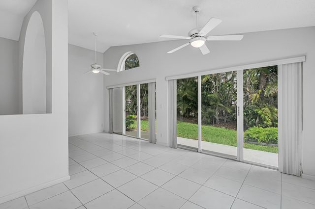 9758 Harbour Lake Circle, Boynton Beach, FL 33437