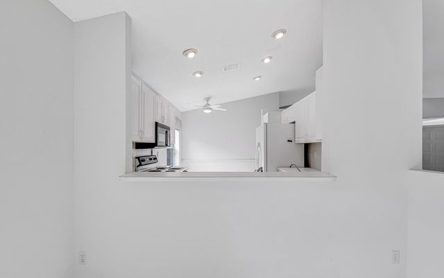 9758 Harbour Lake Circle, Boynton Beach, FL 33437