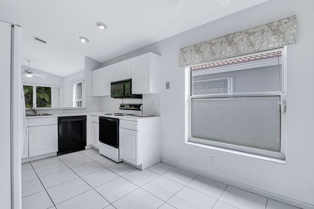 9758 Harbour Lake Circle, Boynton Beach, FL 33437