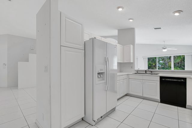 9758 Harbour Lake Circle, Boynton Beach, FL 33437