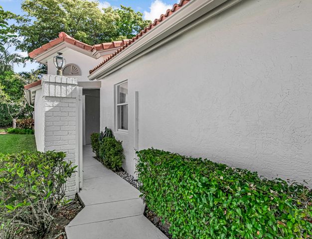 9758 Harbour Lake Circle, Boynton Beach, FL 33437