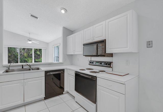 9758 Harbour Lake Circle, Boynton Beach, FL 33437