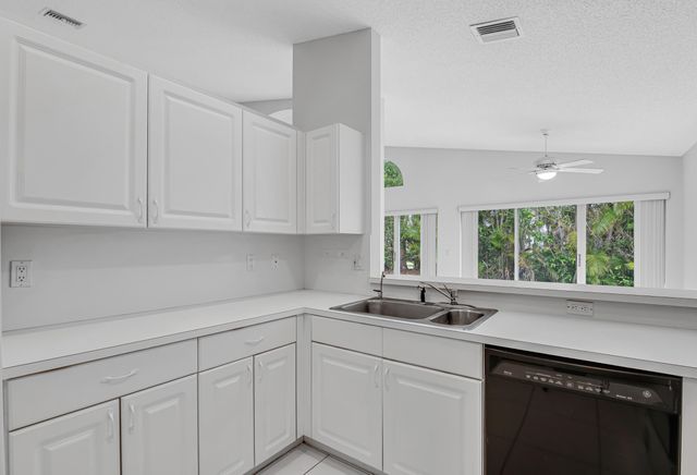 9758 Harbour Lake Circle, Boynton Beach, FL 33437