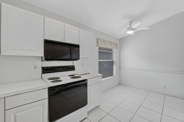 9758 Harbour Lake Circle, Boynton Beach, FL 33437