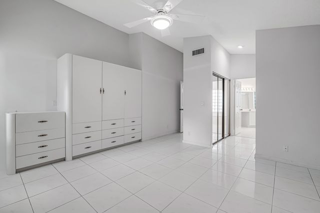 9758 Harbour Lake Circle, Boynton Beach, FL 33437