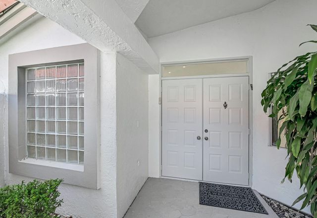 9758 Harbour Lake Circle, Boynton Beach, FL 33437