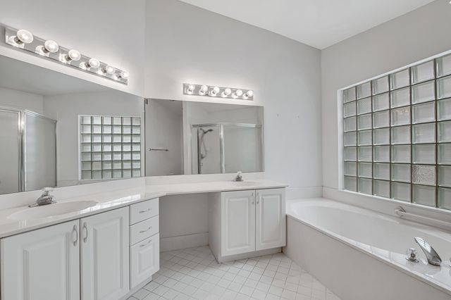 9758 Harbour Lake Circle, Boynton Beach, FL 33437