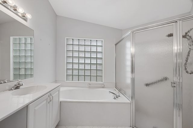 9758 Harbour Lake Circle, Boynton Beach, FL 33437