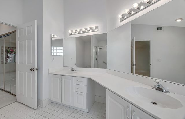 9758 Harbour Lake Circle, Boynton Beach, FL 33437