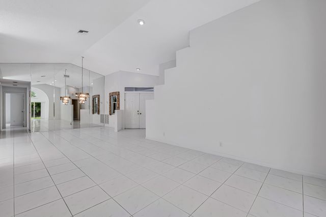 9758 Harbour Lake Circle, Boynton Beach, FL 33437