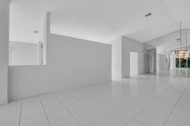 9758 Harbour Lake Circle, Boynton Beach, FL 33437