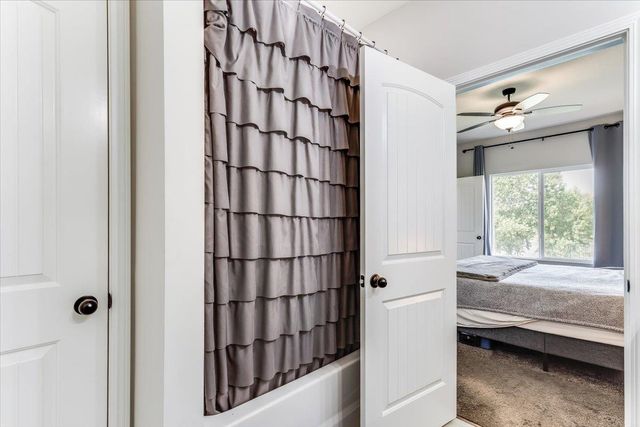 727 S Lakeview St, Haysville, KS 67060