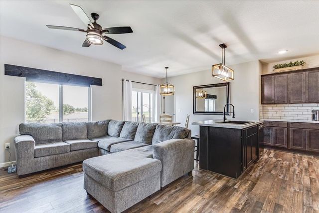 727 S Lakeview St, Haysville, KS 67060