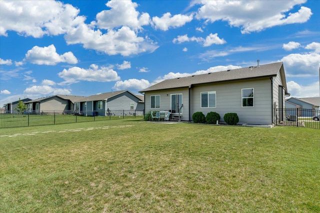 727 S Lakeview St, Haysville, KS 67060