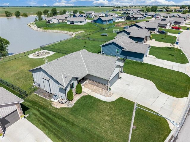 727 S Lakeview St, Haysville, KS 67060