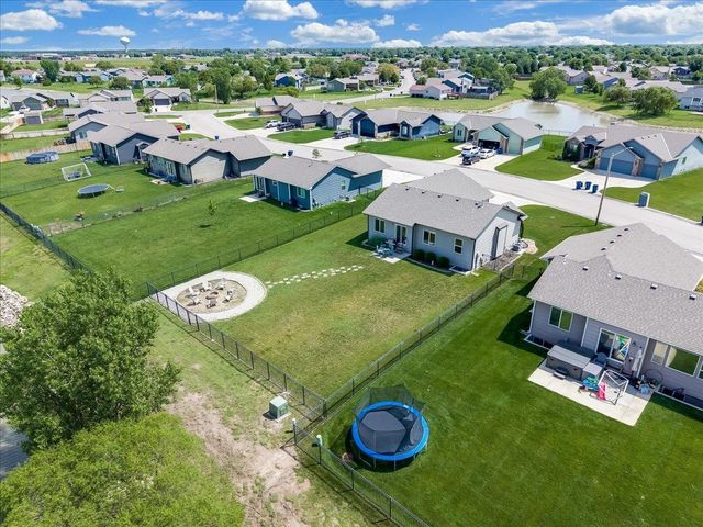 727 S Lakeview St, Haysville, KS 67060