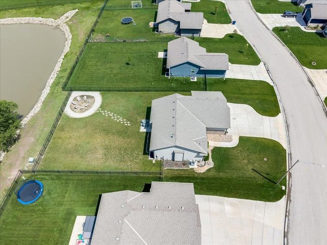 727 S Lakeview St, Haysville, KS 67060