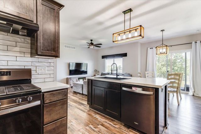 727 S Lakeview St, Haysville, KS 67060