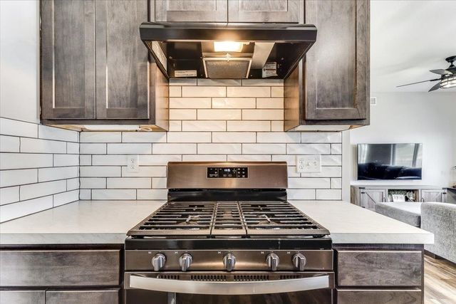 727 S Lakeview St, Haysville, KS 67060