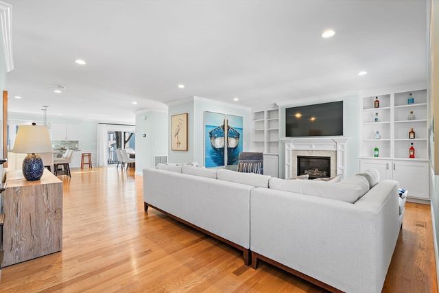 17 Wadsworth Ave 2, Waltham, MA 02453