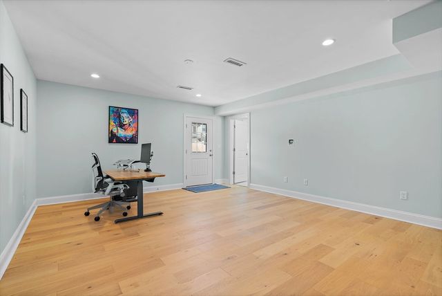 17 Wadsworth Ave 2, Waltham, MA 02453