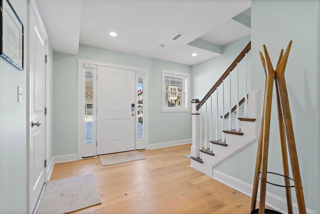 17 Wadsworth Ave 2, Waltham, MA 02453