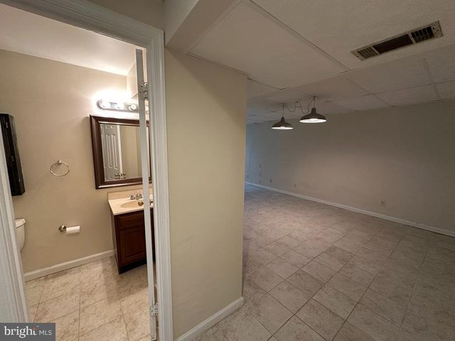 893 BROAD OAKS DR, Herndon, VA 20170