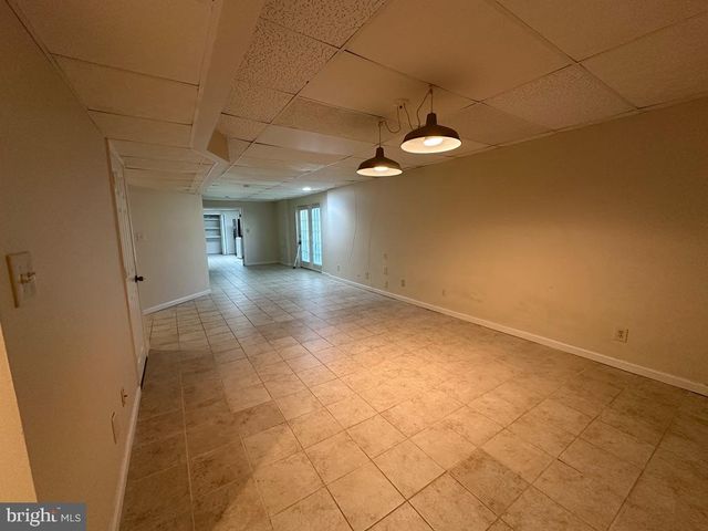893 BROAD OAKS DR, Herndon, VA 20170