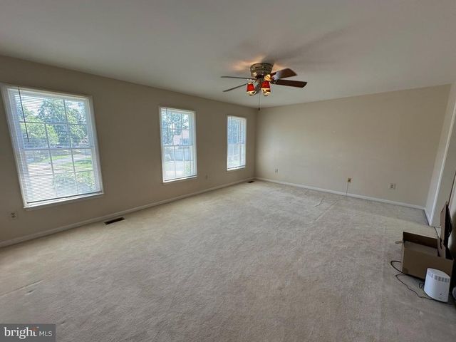 893 BROAD OAKS DR, Herndon, VA 20170