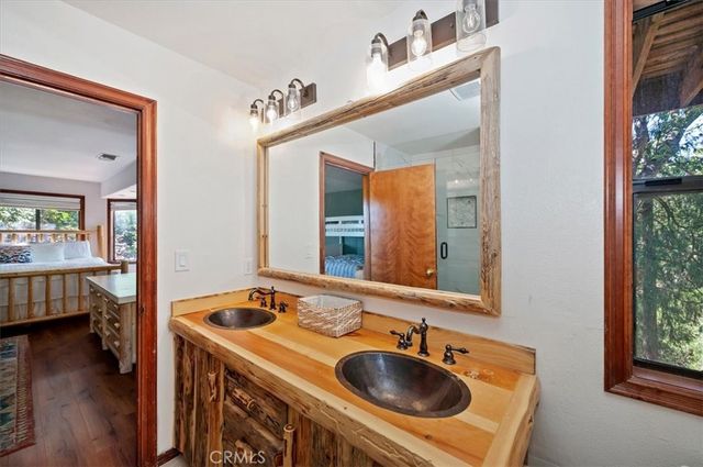 920 Arbula, Crestline, CA 92325