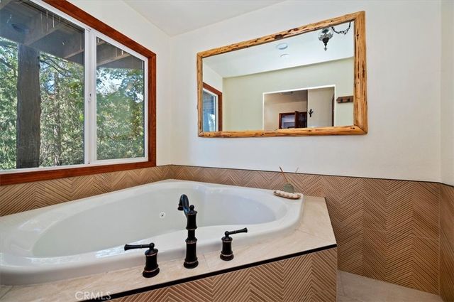 920 Arbula, Crestline, CA 92325
