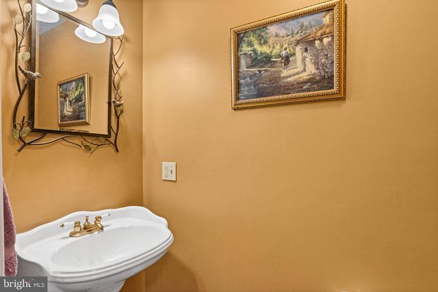 138 WESTGATE DR, Mount Holly Springs, PA 17065